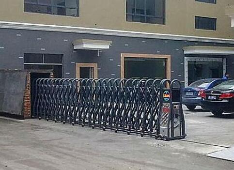 杭州出安智能伸縮門安裝在杭州市蕭山區(qū)新民學(xué)校