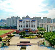 福州金山中學選用福州出安伸縮門作為校大門