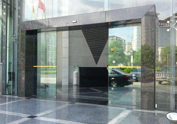 對福州玻璃感應自動門的要求就是解鎖動作與開門動作之間的協(xié)調