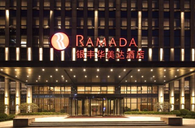 恭賀濟(jì)南出安智能升降柱進(jìn)駐南銀豐華美達(dá)酒店 