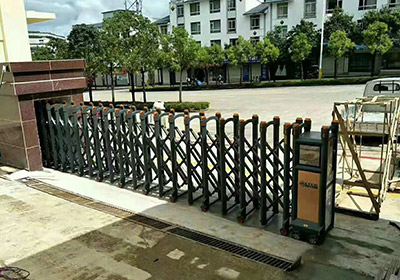 變形金剛系列案例 - 中出網-智能出入口與停車充電門戶