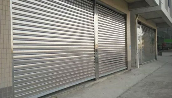 卷閘門系列案例 - 中出網(wǎng)-智能出入口與停車充電門戶