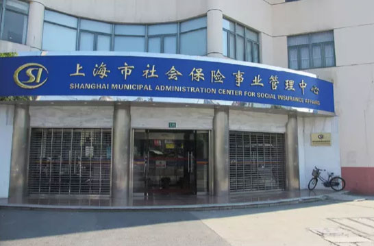 卷閘門系列案例 - 中出網(wǎng)-智能出入口與停車充電門戶