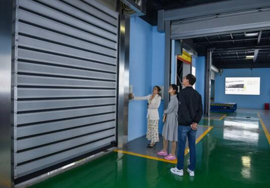 硬質(zhì)快速卷簾門