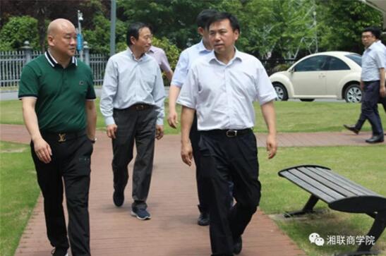 熱烈歡迎南京市棲霞區(qū)委邢正軍書(shū)記一行蒞臨指導(dǎo)