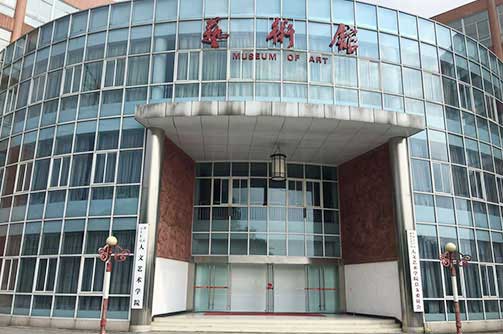 湖南信息學(xué)院鋁合金卷簾門(mén)案例 - 中出網(wǎng)-智能出入口與停車(chē)充電門(mén)戶(hù)