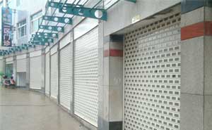 瀏陽(yáng)步行街商鋪卷簾門(mén)案例 - 中出網(wǎng)-智能出入口與停車(chē)充電門(mén)戶(hù)