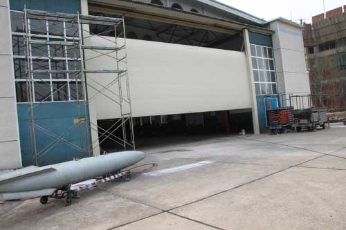 沈陽(yáng)軍區(qū)工業(yè)卷簾門案例 - 中出網(wǎng)-智能出入口與停車充電門戶