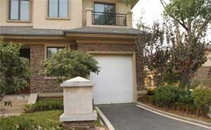 武漢保利地產(chǎn)車(chē)庫(kù)卷簾門(mén)案例 - 中出網(wǎng)-智能出入口與停車(chē)充電門(mén)戶(hù)