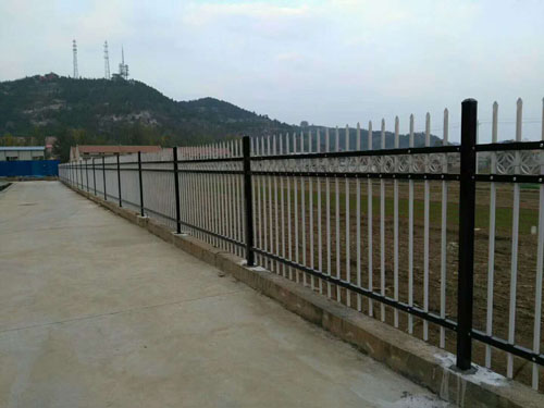 慶賀安陽出安智能護欄進駐安陽化學工業(yè)集團有限責任公司