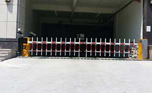 安陽市樂宜購物中心欄柵道閘案例