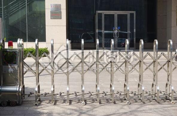 保定出安智能伸縮門(mén)點(diǎn)綴槐茂醬園