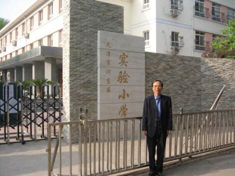 天津出安智能為天津河?xùn)|實(shí)驗(yàn)小學(xué)添置伸縮門