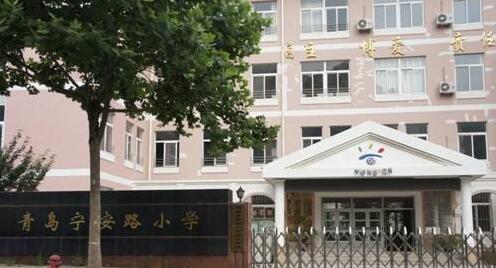 青島出安智能伸縮門被青島寧安路小學(xué)應(yīng)用