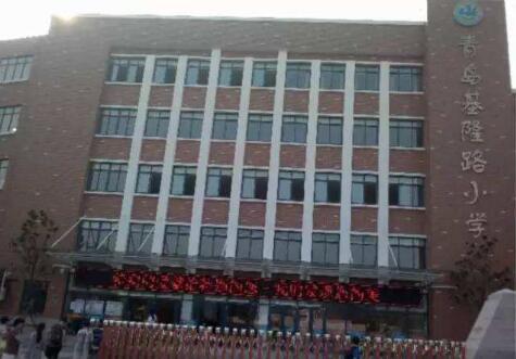 青島出安智能伸縮門成青島基隆路小學亮點