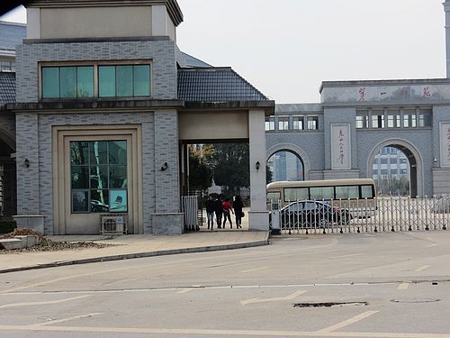 熱烈祝賀長沙出安智能鋁合金伸縮門進(jìn)駐湖南第一師范