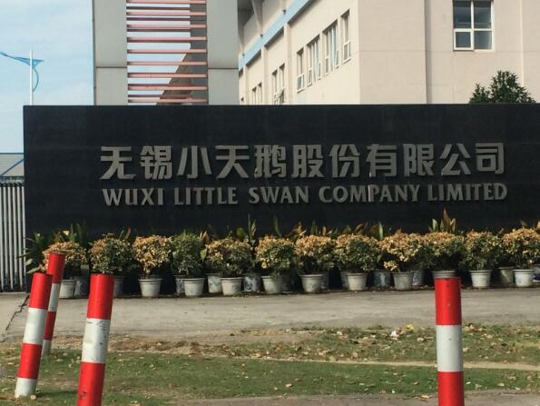 無錫出安智能電動(dòng)伸縮門盡顯無錫小天鵝股份有限公司的高貴氣質(zhì)