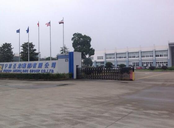 寧波出安智能電動伸縮門安裝在寧波圣龍（集團(tuán)）有限公司大門口