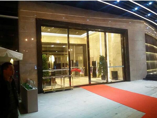 贛州寶能層地產(chǎn)銷售部自動(dòng)門工程案例 - 中出網(wǎng)-智能出入口與停車充電門戶