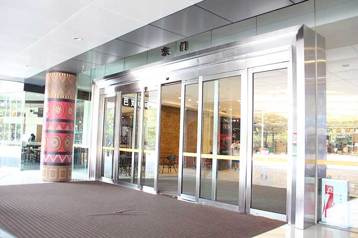 廣州奧園廣場(chǎng)自動(dòng)門(mén)工程案例 - 中出網(wǎng)-智能出入口與停車(chē)充電門(mén)戶(hù)