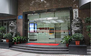 廣州道路交通管理局自動(dòng)門工程案例 - 中出網(wǎng)-智能出入口與停車充電門戶