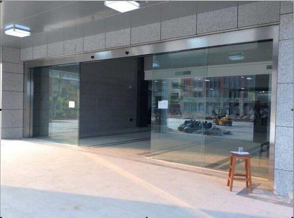 廣州醫(yī)科大學(xué)自動(dòng)門工程案例 - 中出網(wǎng)-智能出入口與停車充電門戶