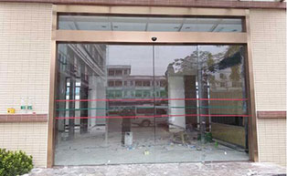 南沙康源藥業(yè)自動(dòng)門工程案例 - 中出網(wǎng)-智能出入口與停車充電門戶