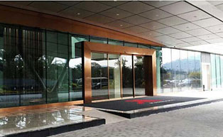 順德美的萬豪酒店自動(dòng)門工程案例 - 中出網(wǎng)-智能出入口與停車充電門戶