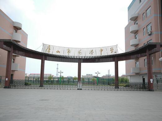 唐山市海港中學選用唐山出安智能伸縮門彰顯個性