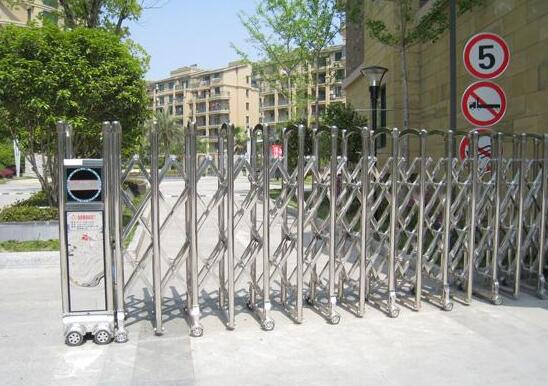 唐山出安智能伸縮門成為唐山科技中等專業(yè)學校的守門神