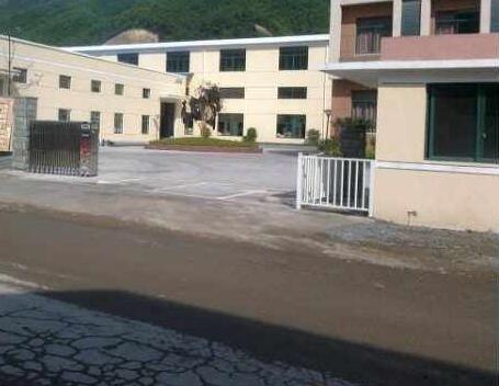 溫州出安智能為鹿城區(qū)職業(yè)技術(shù)學(xué)校添上伸縮門