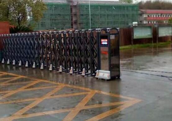 溫州出安智能為溫州九山學(xué)校提供伸縮門