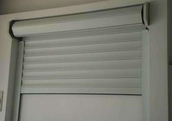 溫州出安智能卷簾門成功落地溫州快鹿集團(tuán)公司