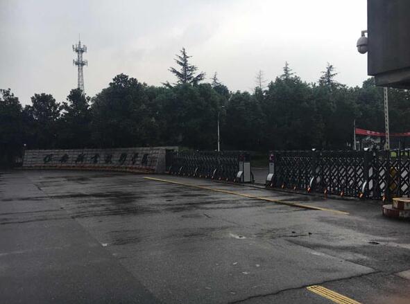 紹興出安智能電動伸縮門給紹興職業(yè)技術(shù)學(xué)院項目不一樣的體驗