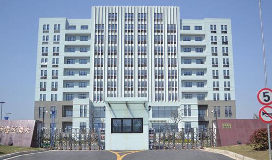 紹興出安智能電動伸縮門成功落地上海外高橋港區(qū)海關(guān)