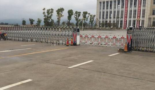 紹興出安智能伸縮門成功落地進駐紹興護士學校大門口