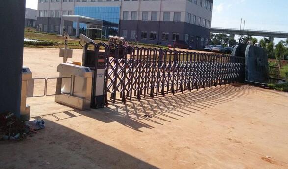 紹興出安智能為浙江力博控股集團(tuán)有限公司添上伸縮門