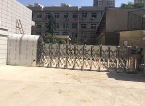 紹興出安智能電動(dòng)伸縮門安裝在寶業(yè)云溪里大門口