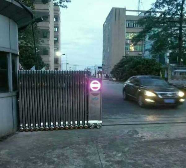 感謝揚(yáng)州梅苑雙語學(xué)校選用揚(yáng)州出安智能伸縮門