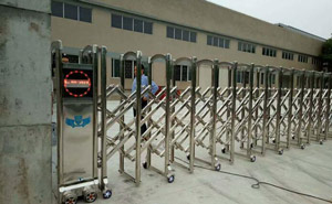 揚(yáng)州奧諾環(huán)衛(wèi)設(shè)備有限公司電動伸縮門案例