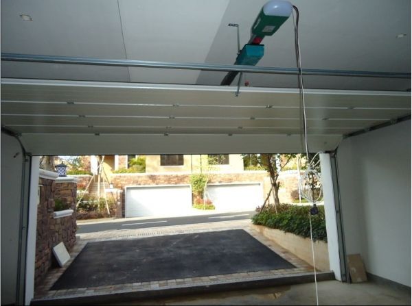 翻板車庫(kù)門