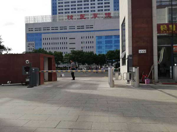 內(nèi)蒙古自治區(qū)體育局道閘案例 - 中出網(wǎng)-智能出入口與停車(chē)充電門(mén)戶(hù)