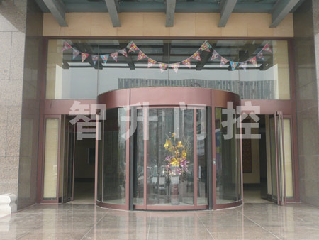 熱烈祝賀淄博出安智能旋轉(zhuǎn)門進(jìn)駐淄博齊都國(guó)際售樓中心