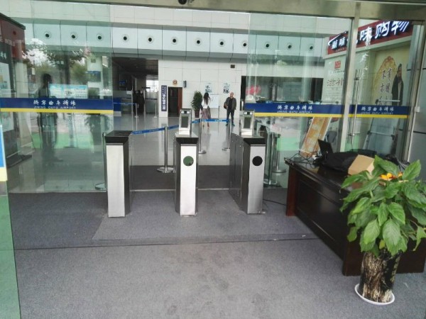濟(jì)寧出安智能人行通道翼閘進(jìn)駐濟(jì)寧機(jī)場(chǎng)