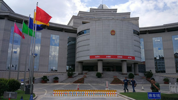 喜迎昆明出安智能路障機進駐云南省人大