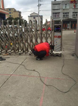 臺州出安智能電動(dòng)伸縮門讓三門縣林迪生學(xué)校顯得更有個(gè)性