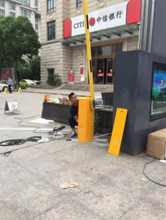 中信銀行成功安裝臺州出安智能伸縮門