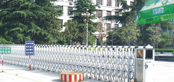 浙江省玉環(huán)實(shí)驗(yàn)學(xué)校與臺(tái)州出安智能伸縮門(mén)達(dá)成合作協(xié)議