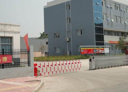 臺州出安智能伸縮門安裝在浙江神英科技有限公司大門口