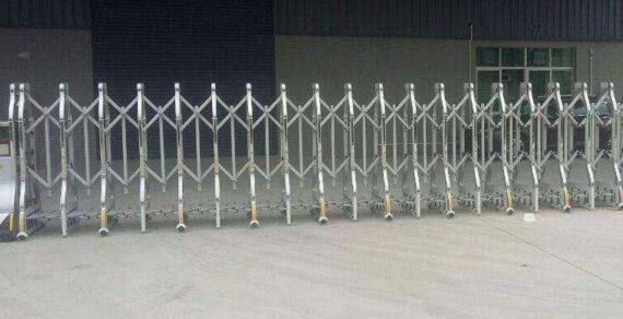 山海望府選用臺州出安智能電動伸縮門彰顯個性